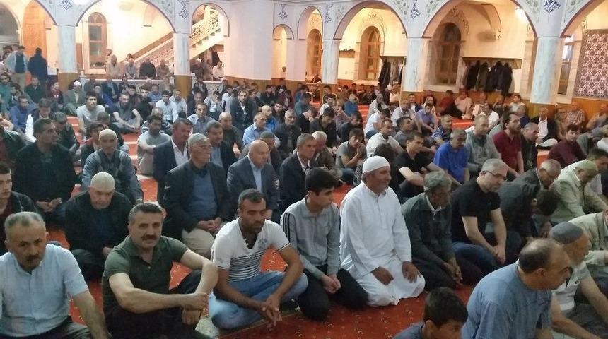 Kulu’da Kadir Gecesinde Camiler Dolup Taştı