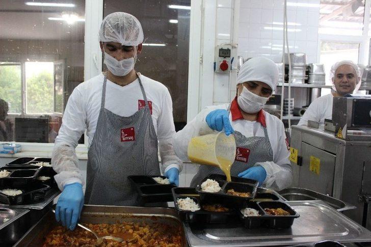 Esenyurt’tta İftar Paketleri Ramazan Boyunca Evlere Servis Edildi G2