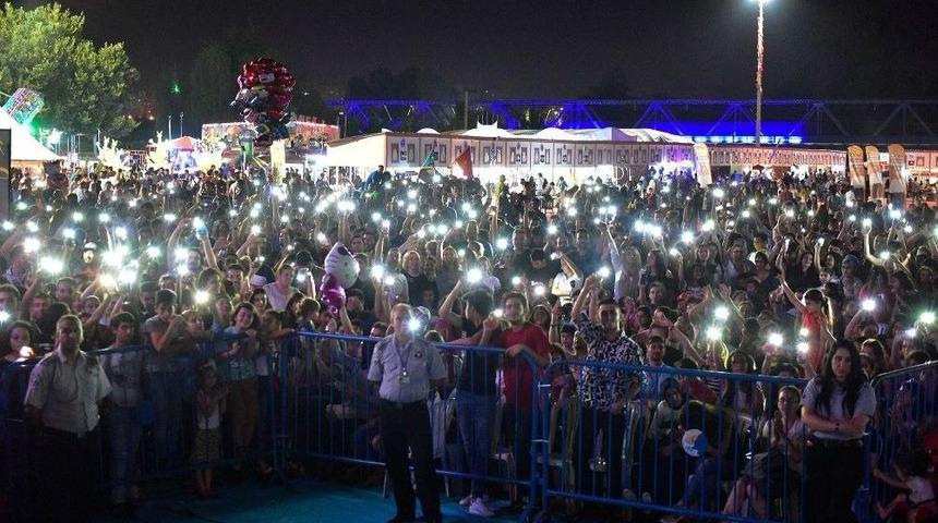 Derya Uluğ, Adanalıları Coşturdu