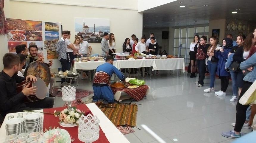 Burhaniye’de Çiğ Köfteli Turizm Şenliği