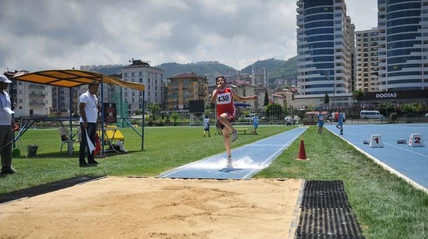Trabzon&rsquo;da K&uuml;&ccedil;&uuml;kler Atletizm Festivali B&ouml;lge Şampiyonası Yapıldı