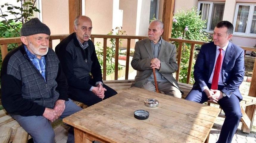 Vali Büyükakın’dan Huzurevine Ziyaret