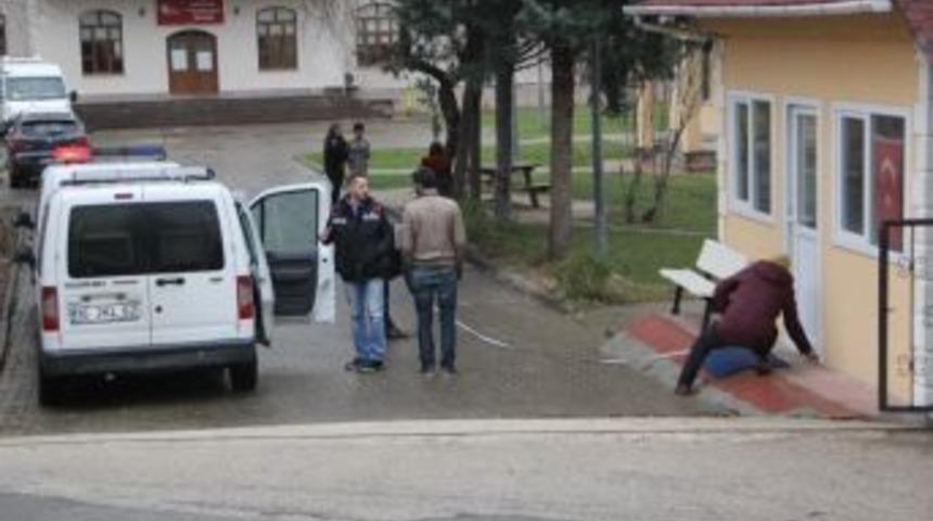 Yurtta Kalan Kızını Pompalı T&uuml;fekle Ka&ccedil;ıran Anne Yakalandı