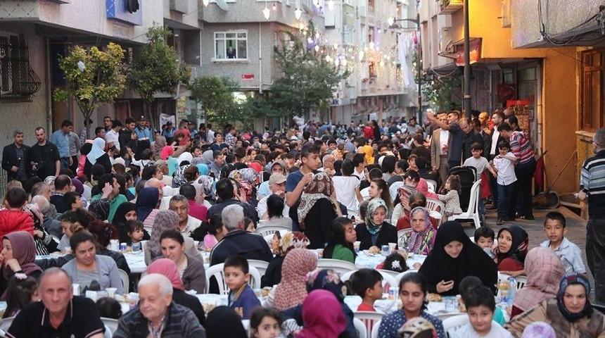 Zeytinburnu Sokaklarını Ramazan Bereketi Sardı