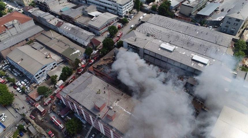 Zeytinburnu’nda İş Merkezinde Çıkan Yangının Son Hali Havadan Görüntülendi