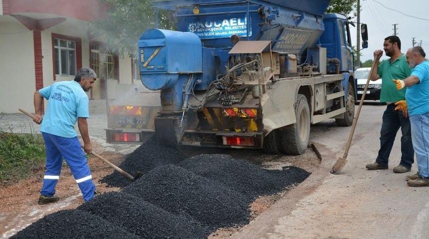 Kartepe&rsquo;de Yol &Ccedil;alışmaları Devam Ediyor