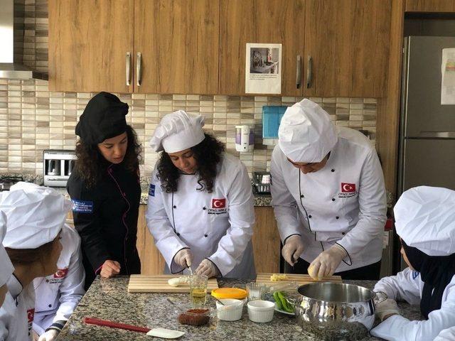 Cemil Meriç’te Aşçı Yardımcılığı Kursu Eğitime Başladı