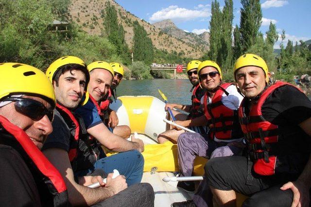 Kato Dağı Eteklerinde ‘petting’ Rafting Festivali