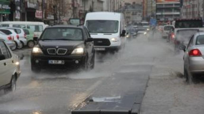 Kar Bekleyen Sivas, Yağmura Teslim Oldu