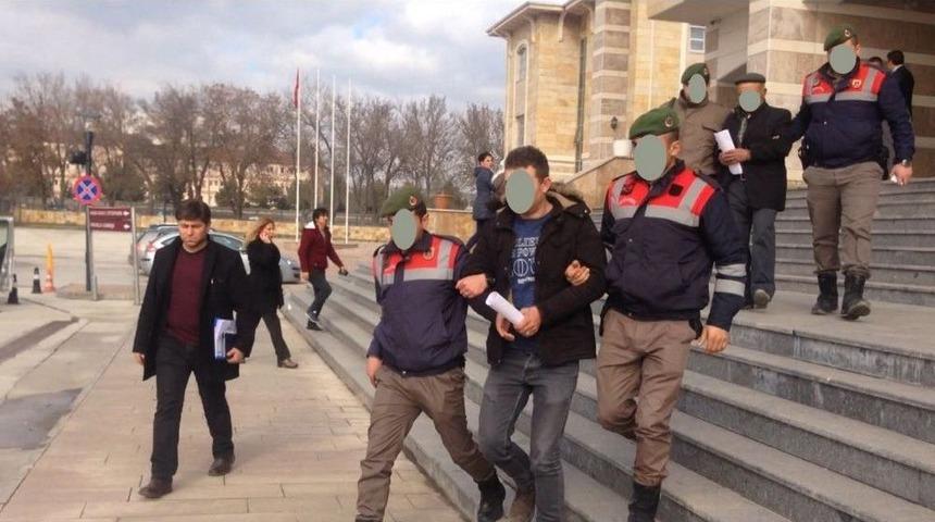 Hayvan Hırsızlığından G&ouml;zaltına Alınan 3 Kişiden 2&rsquo;si Tutuklanarak Cezaevine G&ouml;nderildi