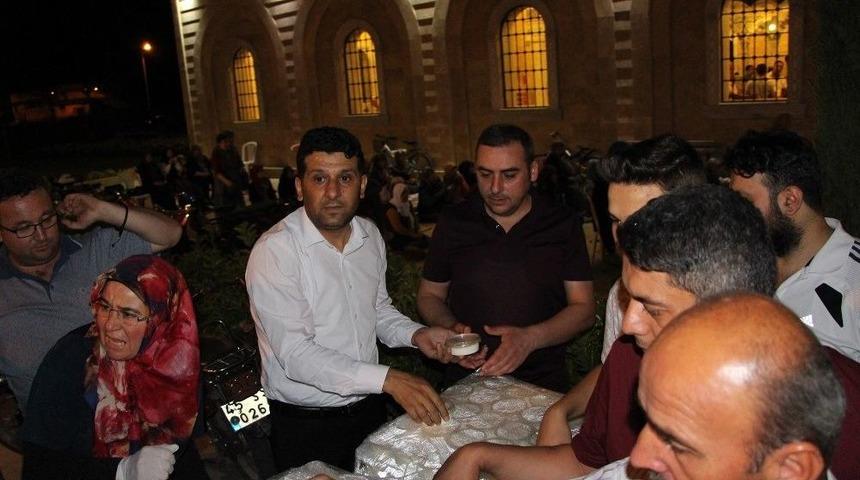 Kadir Gecesinde 5 Bin Kişiye Sütlaç Dağıtıldı