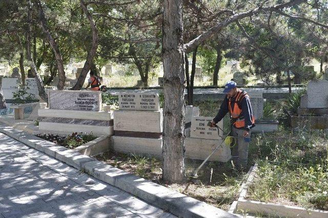 Ankara Büyükşehir’den Mezarlıklara Bayram Düzenlemesi 1