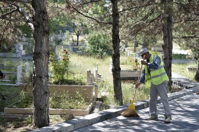 Ankara Büyükşehir’den Mezarlıklara Bayram Düzenlemesi 2