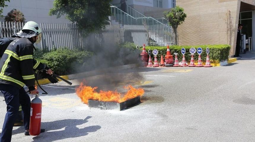 Turizm Şof&ouml;rlerine Beden Dili Eğitimi