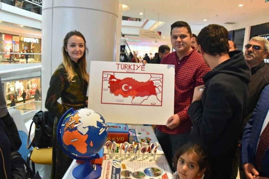 Dokunsal Haritalar Ve Eğitim Materyalleri Sergisi