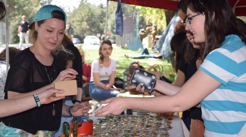 G&uuml;zel Sanatlar Fak&uuml;ltesinde Geleneksel &ldquo;bahar Panayırı&rdquo; Kuruldu
