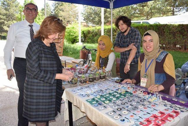 Güzel Sanatlar Fakültesinde Geleneksel “bahar Panayırı” Kuruldu