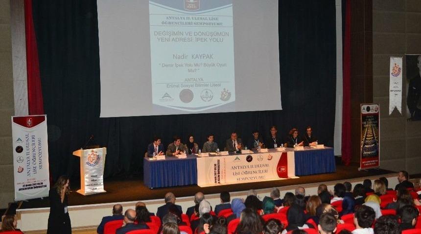 Ab&uuml;&rsquo;de İpek Yolu Sempozyumu