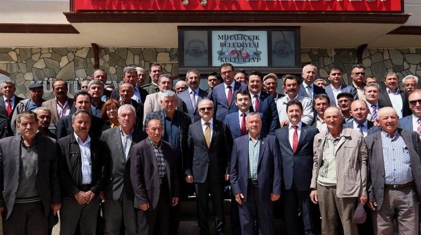 Vali &Ccedil;akacak, Mihalı&ccedil;&ccedil;ık İl&ccedil;e Muhtarlarıyla Bir Araya Geldi