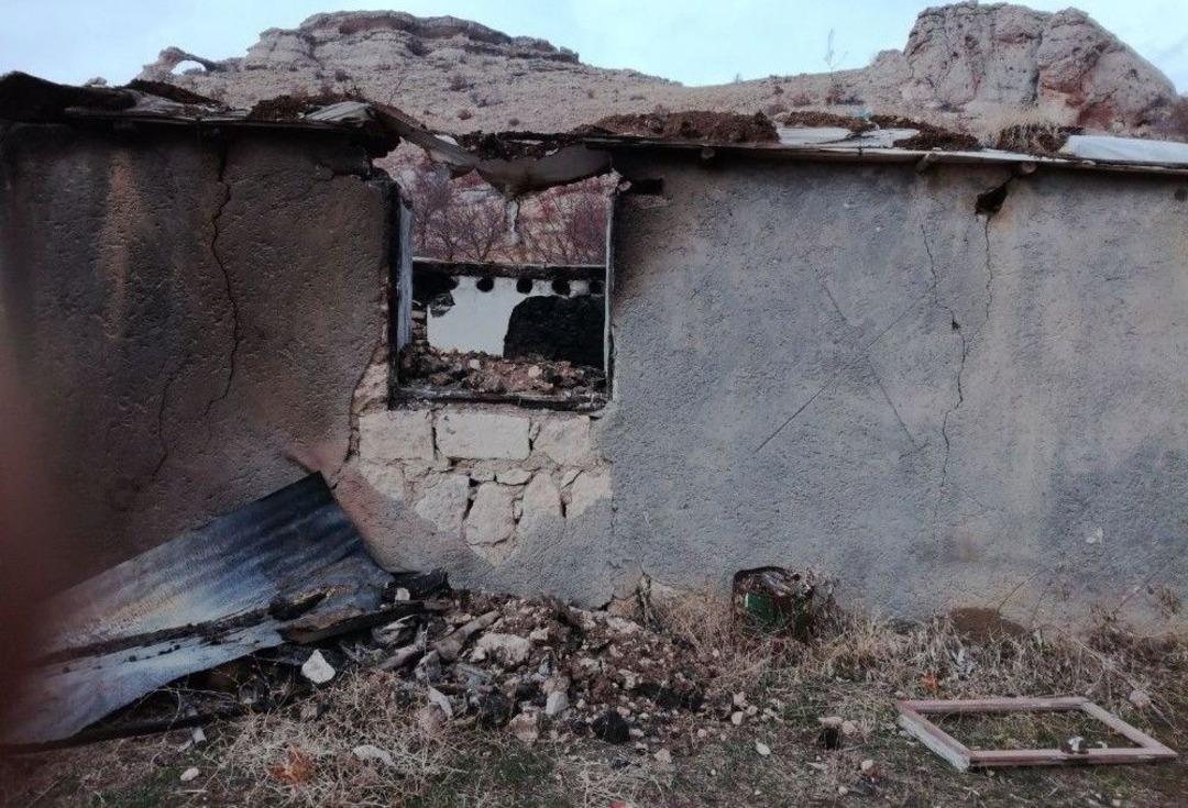 Ak&ccedil;adağ&rsquo;da 4 Ev Kundaklandı