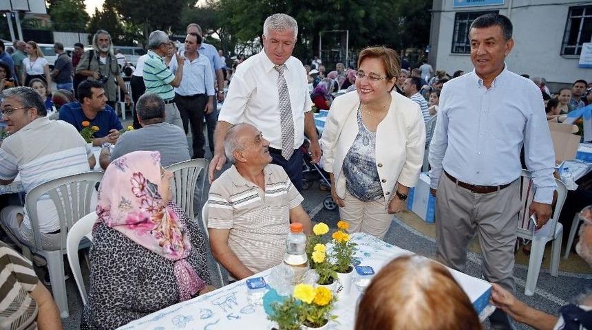 Kadir Gecesinde Bereket Sofrası