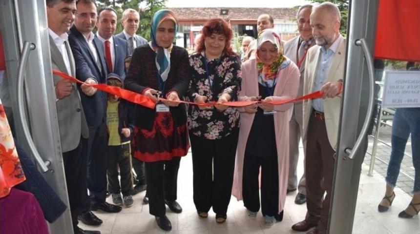 Halk Eğitim Merkezi&rsquo;nin Yıl Sonu Sergisinin A&ccedil;ılışı Yapıldı
