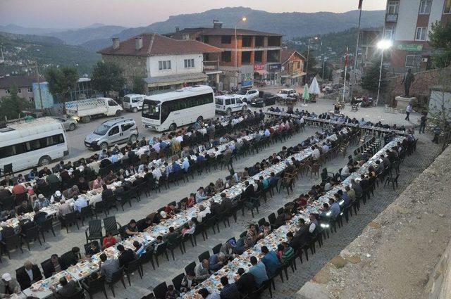 Sarıveliler Halkı Belediyenin İftarında Biraraya Geldi