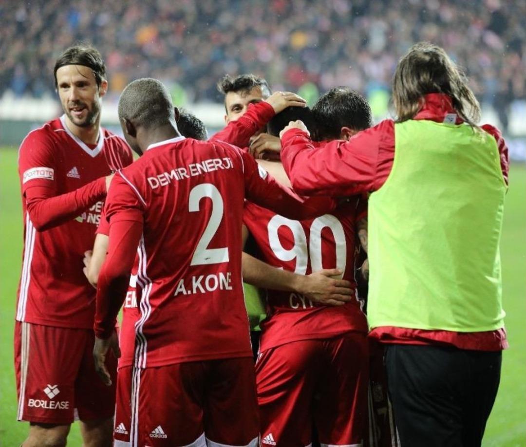 S&uuml;per Lig: Dg Sivasspor: 2 - Beşiktaş: 1 (ma&ccedil; Sonucu)