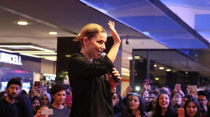 Merve &Ouml;zbey, Samsunlu Hayranlarıyla Buluştu