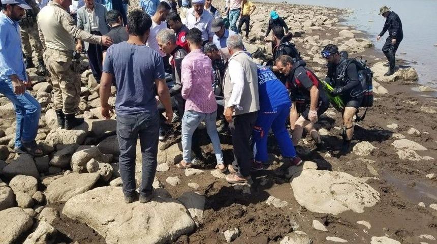 Diyarbakır&rsquo;da Serinlemek İ&ccedil;in Baraj G&ouml;l&uuml;ne Giren İki &Ccedil;ocuk Boğuldu