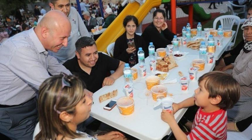 Başkan &Ccedil;olakbayrakdar, Haftanın 7 G&uuml;n&uuml; Vatandaşlarla Birlikte