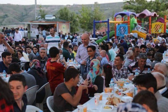 Başkan Çolakbayrakdar, Haftanın 7 Günü Vatandaşlarla Birlikte