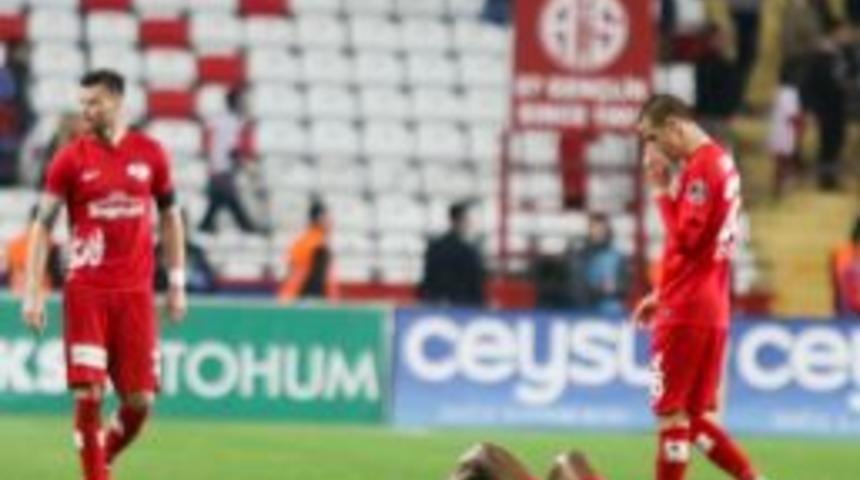 Antalyaspor Son 3 Yılın En K&ouml;t&uuml; Sezonunu Ge&ccedil;irdi