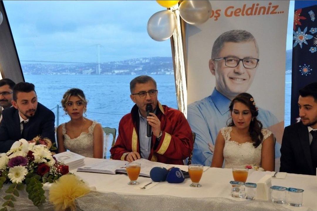 &Uuml;sk&uuml;dar Belediyesinden 9 Roman &Ccedil;ifte Hayal Gibi Nikah T&ouml;reni