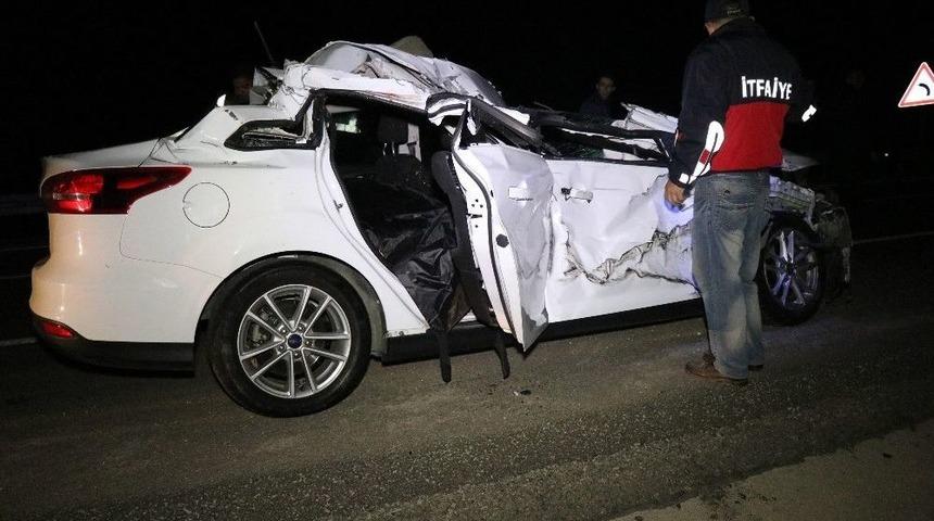 Otostop &Ccedil;ekerek Bindiği Otomobil Kaza Yapınca Hayatını Kaybetti