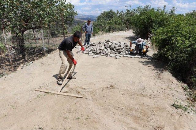 Siirt’te Bağ Yollarında Parke Çalışması