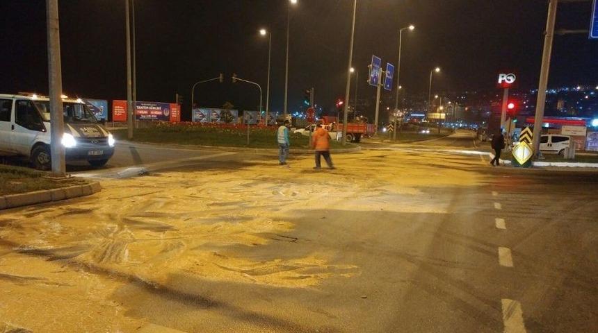 Yakıt Deposu Sızan Litrelerce Mazot Yola Aktı