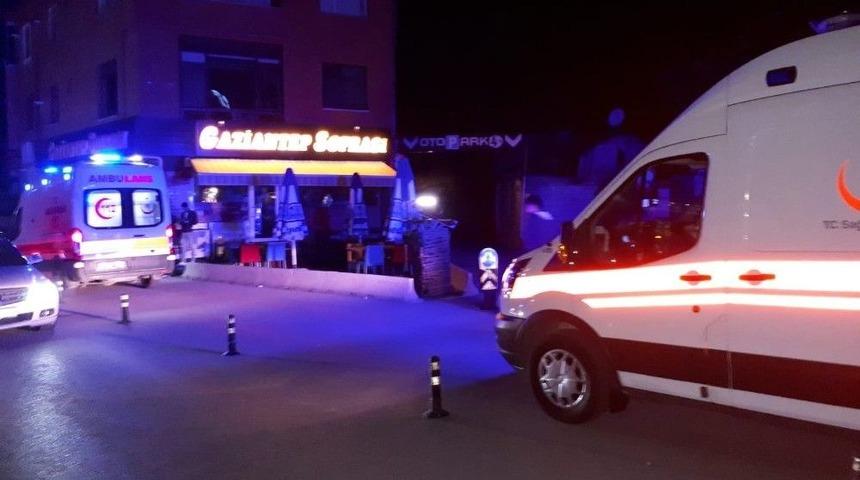 Gençlerin Kavgasında Bıçak Çekildi, 2 Yaralı