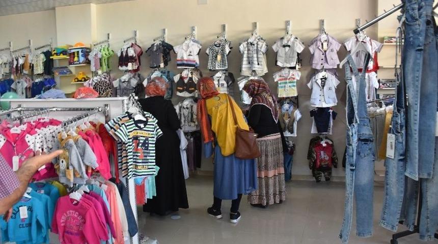 İyilik- Der&rsquo;den Yetimlere Yardım