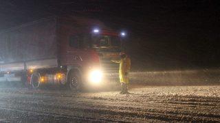 Antalya-denizli Yolu Kar Ve Tipi Nedeniyle Tek Yönlü Trafiğe Kapatıldı