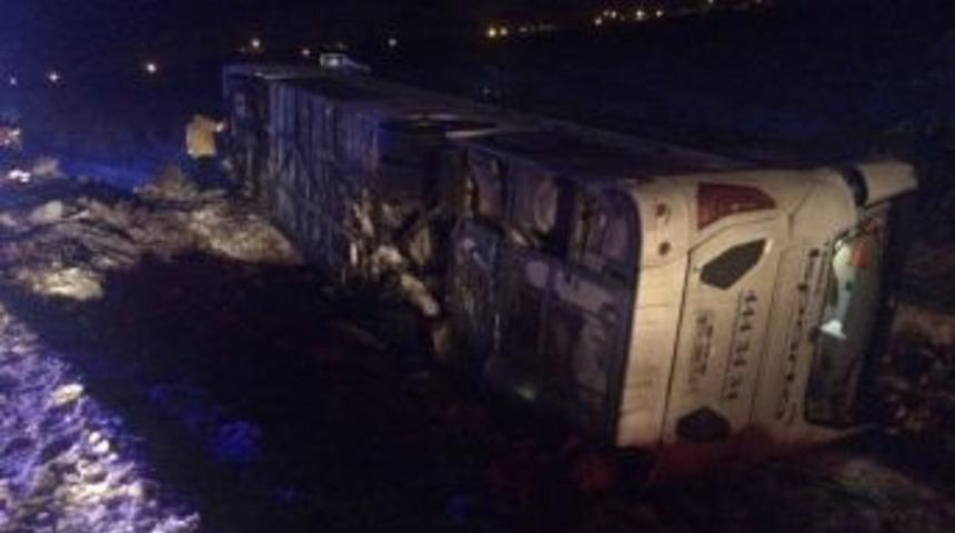 Isparta - Eğirdir Karayolu’nda Otobüs Devrildi