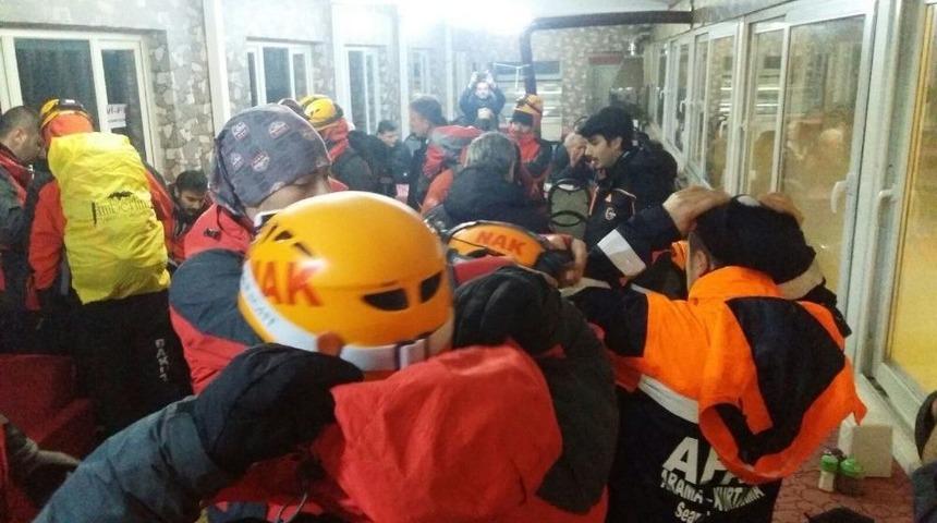 Uludağ&rsquo;da Mahsur Kalan 6 Dağcıyı Kurtarmak İ&ccedil;in Ekipler Seferber Oldu