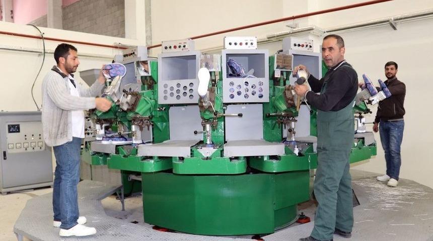 (&ouml;zel Haber) Lastik Ayakkabı Satıcılığından Fabrikat&ouml;rl&uuml;ğe