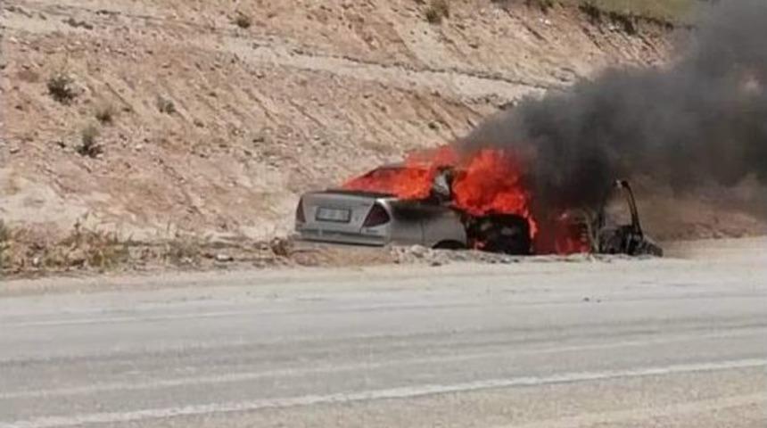 Seyir Halindeki Ara&ccedil; Alev Alev Yandı