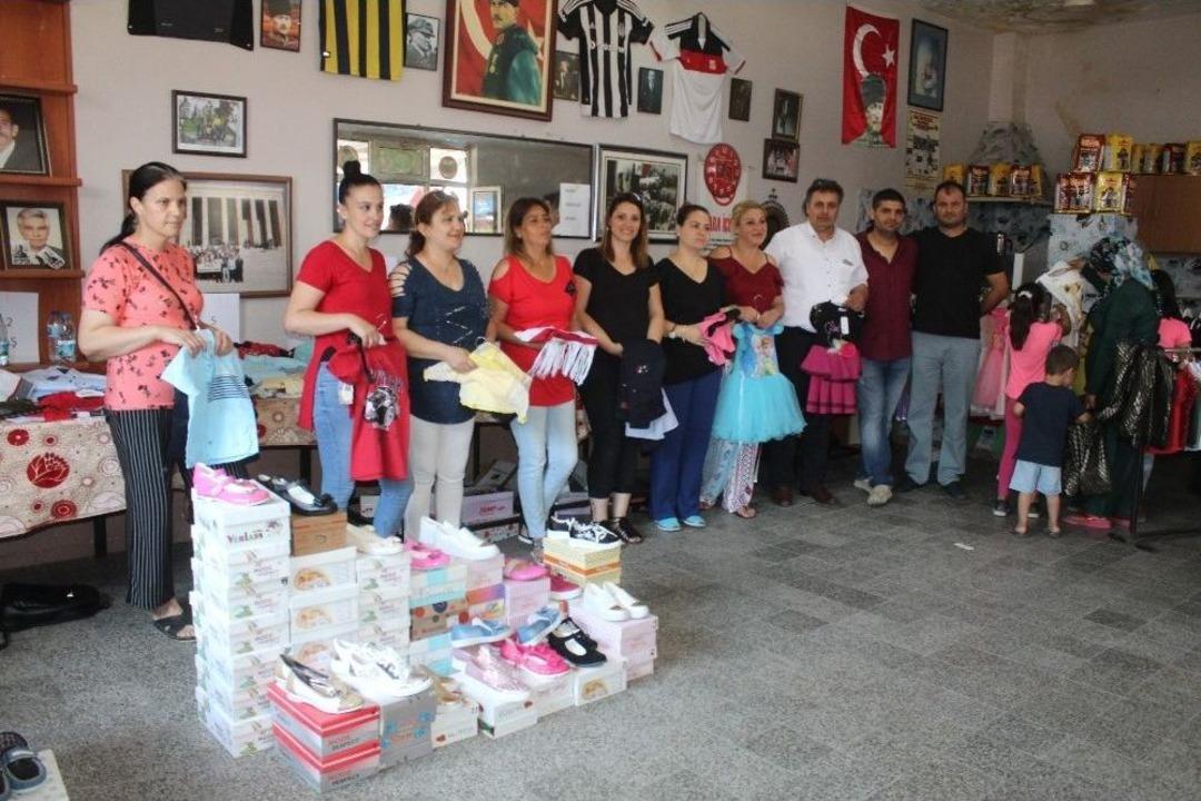 Ayvalklı Esnaftan &rsquo;bir &Ccedil;ocukta Sen Giydir, &Ccedil;ocuklar Bayram Etsin&rsquo; Kampanyası