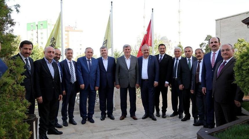 T&uuml;rk D&uuml;nyası Belediyeler Birliği &Uuml;yesi Başkanlar Konya B&uuml;y&uuml;kşehir&rsquo;de