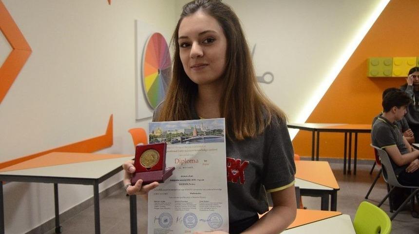 Bah&ccedil;eşehir Koleji Eskişehir Anadolu Lisesi &Ouml;ğrencisi Matematik Dalında D&uuml;nya Birincisi Oldu