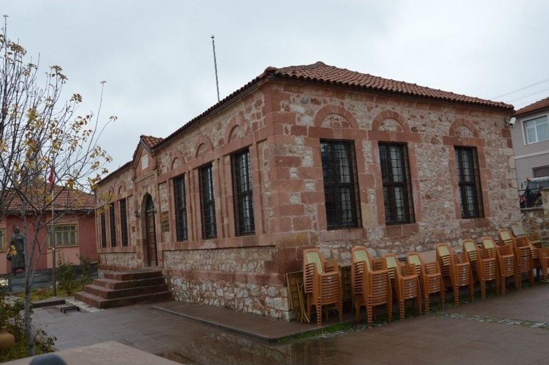 Tarihi Okul Tarihi K&uuml;lt&uuml;r&uuml; Devam Ettiriyor