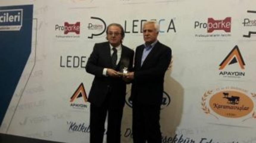 Başkan Toprak&rsquo;a Yılın Başarılı Belediye Başkanı &Ouml;d&uuml;l&uuml;