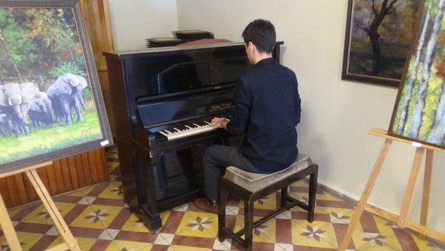 Tarihi Piyano Edremit&rsquo;te Sergileniyor 1